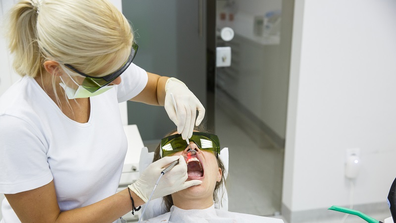 افزایش سلامت دهان با جراحی لثه با لیزر | لیزر دندانپزشکی اصفهان