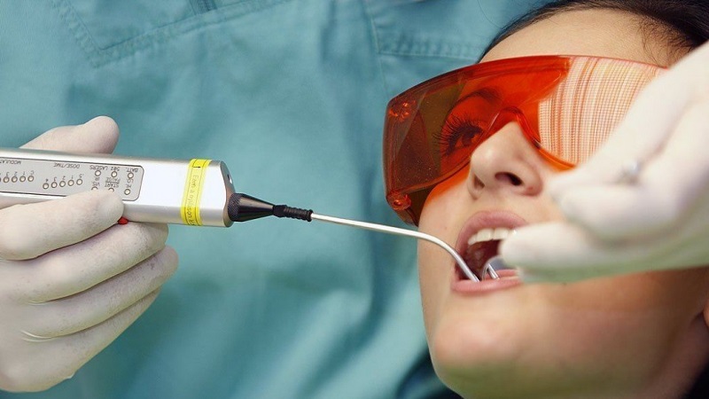 مقایسه میزان دقت در دندانپزشکی سنتی و درمان با لیزر دندانپزشکی | لیزر دندانپزشکی اصفهان