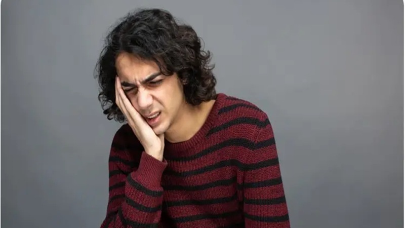 یک راهکار نوین برای کاهش درد دندان | لیزر دندانپزشکی اصفهان - طرح لبخند اصفهان | دکتر حسین برجیان